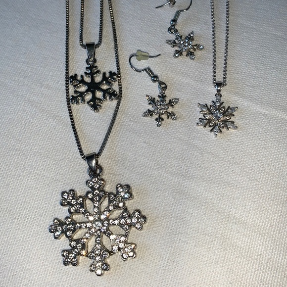 Snowflake Jewelry - Picture 1 of 2